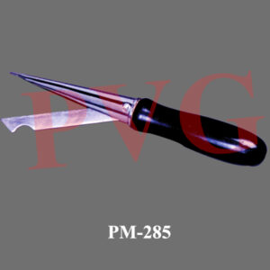 Nickel plated metal cone and hinged cutter blade, shaped wooden handle for putting thumb pressure, can bore from 5 to 27 mm. Also available in metal handle.